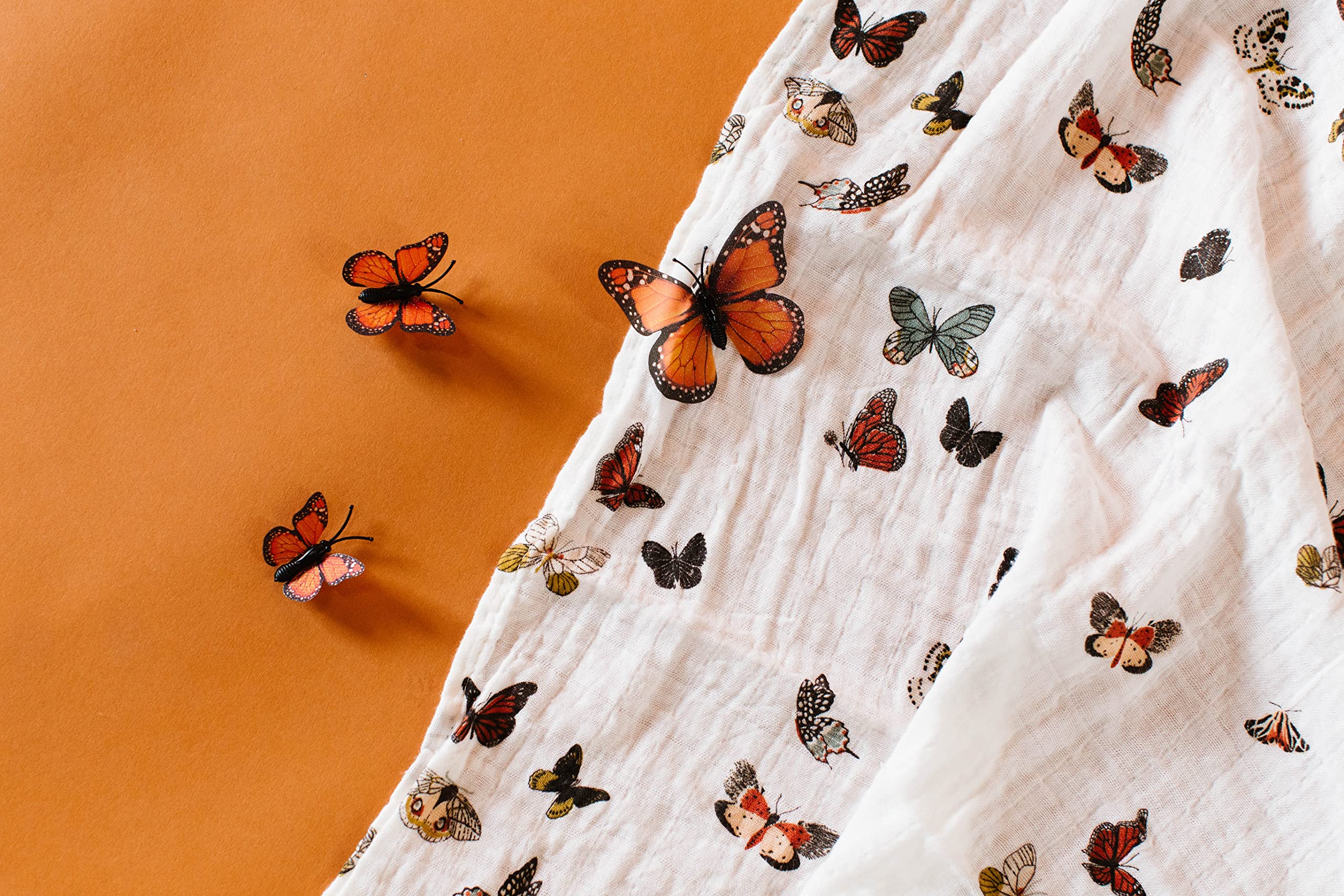 CLEMENTINE KIDS Muslin Infant Swaddles (Butterfly Swarm)