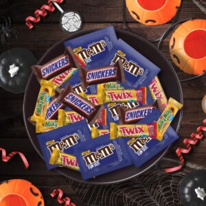 Mars SNICKERS, M&M'S Caramel, TWIX & MILKY WAY Caramel Variety Pack Fun Size Caramel Chocolate Candy Bar Assortment (33.43oz, 55 pieces) Bag