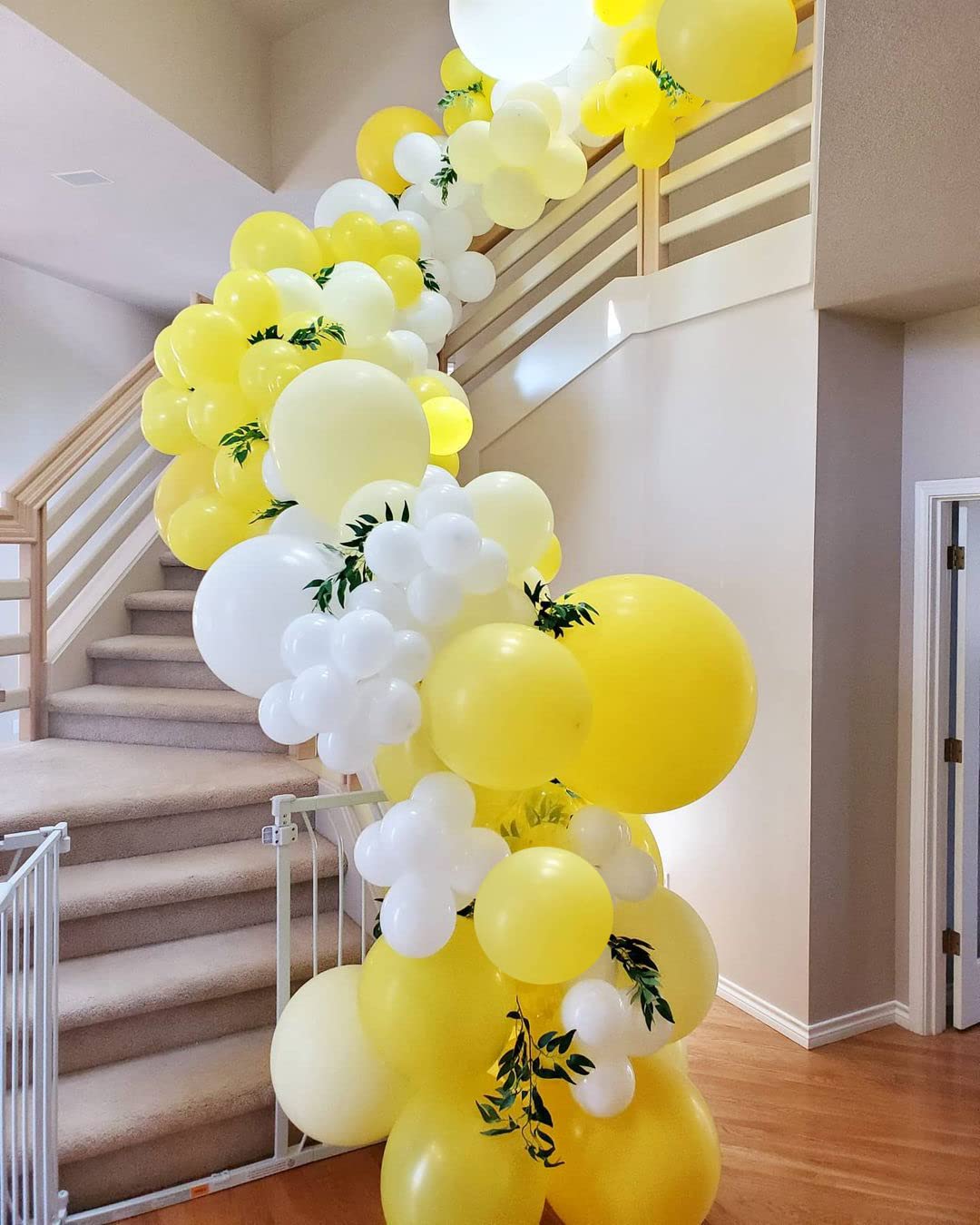 Yellow Balloons Garland Kit, 102pcs Pastel Yellow White Gold Confetti Balloons with 18 + 12 + 10 + 5 Inch for Sunflower Honey Bee Theme Birthday Baby Shower Gender Reveal Party Supplies Decorations