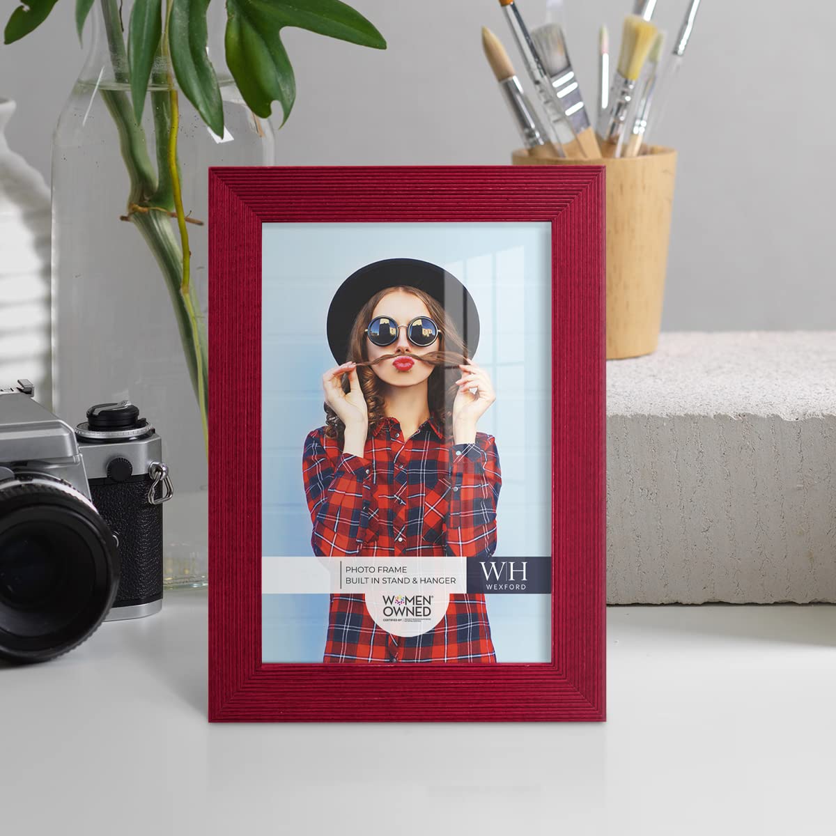 Renditions Gallery 5x7 inch Picture Frame Modern Style Wood Pattern and High Definition Glass Ready for Wall and Tabletop Photo Display, Red Frame