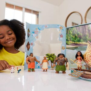 Mattel Disney Princess Moana Small Doll Story Pack with 1 Moana Doll, 5 Character Figures and 1 Accessory from the Movie