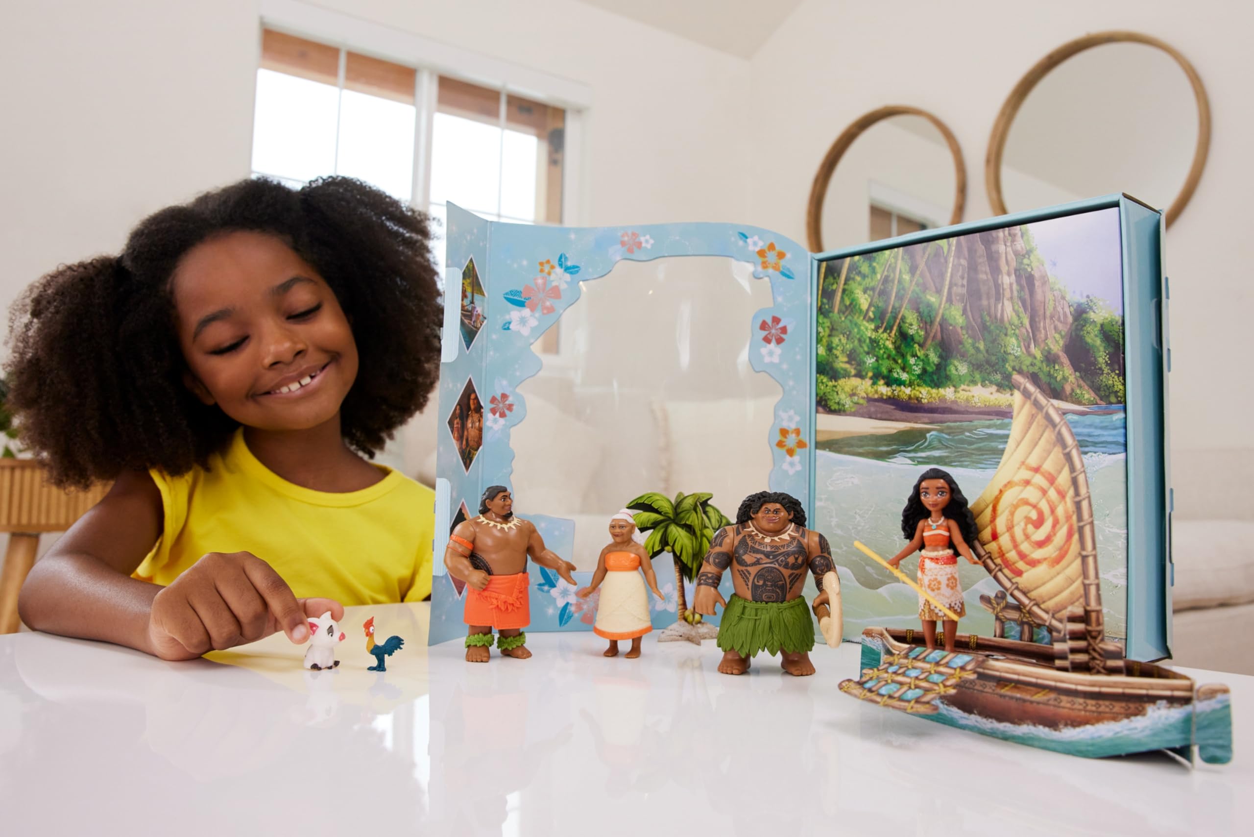 Mattel Disney Princess Moana Small Doll Story Pack with 1 Moana Doll, 5 Character Figures and 1 Accessory from the Movie