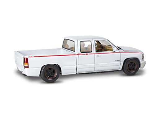 Revell 14538 '99 Chevy Street Silverado Street Pickup 1:25 Scale 150-Piece Skill Level 4 Model Truck Building Kit