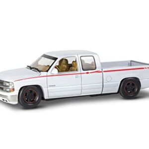 Revell 14538 '99 Chevy Street Silverado Street Pickup 1:25 Scale 150-Piece Skill Level 4 Model Truck Building Kit