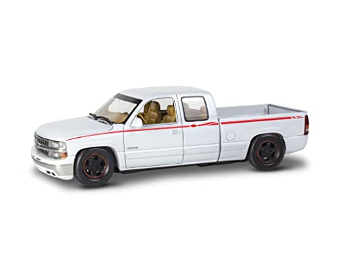 Revell 14538 '99 Chevy Street Silverado Street Pickup 1:25 Scale 150-Piece Skill Level 4 Model Truck Building Kit