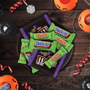 M&M'S Milk Chocolate Ghoul's Mix, SNICKERS & TWIX Ghoulish Green Fun Size Bulk Halloween Chocolate Candy Assortment, 26.82 oz, 50 Piece Bag