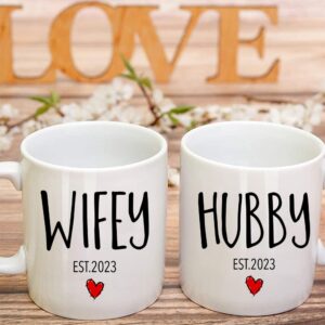 EST 2023 Husband Wife Mug Gift, Hubby Wifey Mug Wedding Gift, Unique Wedding Gift for Couple, 2023 Engagement Mug Gift for Couples (white)