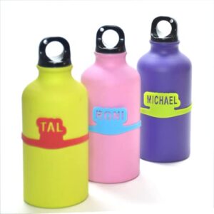 personalized bottle bands. pack of 4 silicone labels for water bottles. different names and colors