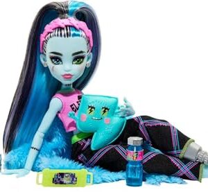 Monster High Doll, Frankie Stein Creepover Party Set with Pet Dog Watzie, Sleepover Clothes and Accessories