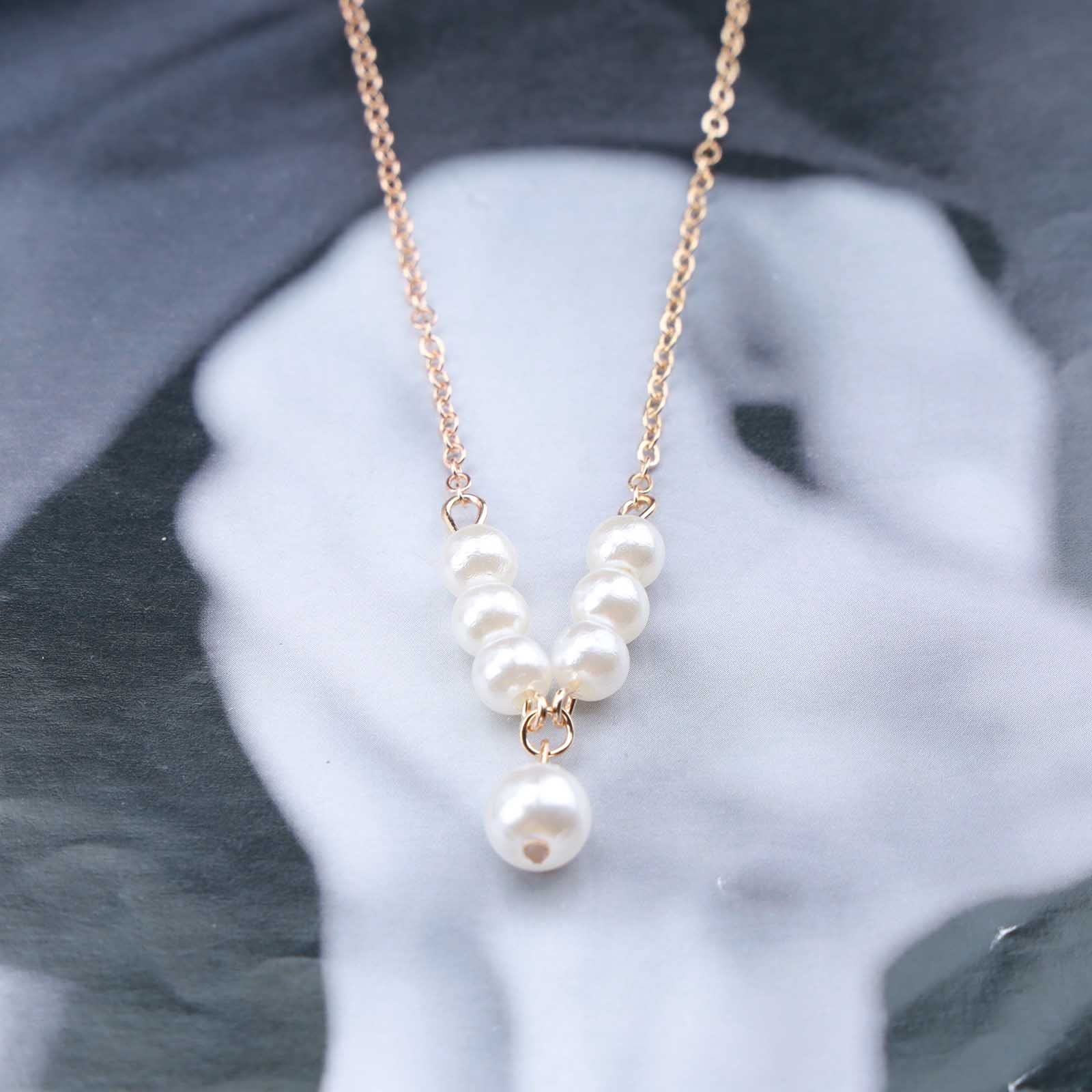 Yheakne Vintage Pearl Pendant Necklace Gold Pearl Beads Necklace Freshwater Cultured Pearl Chain Necklace Pearl Bar Necklace Chain Jewelry for Women and Girls