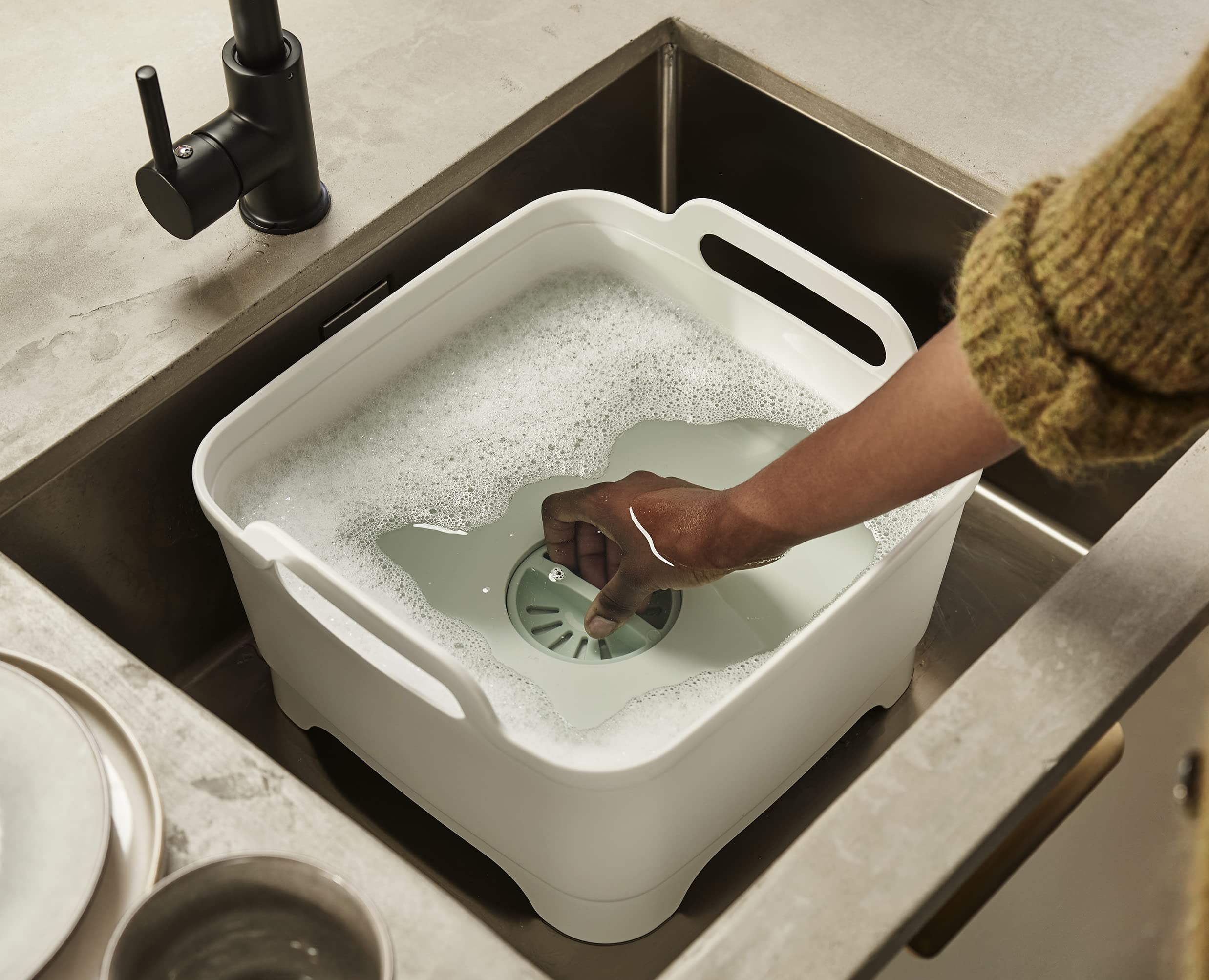 Joseph Joseph Wash & Drain Kitchen Dish Tub Wash Basin with Handles and Draining Plug, 9 liters, Stone/Sage Green