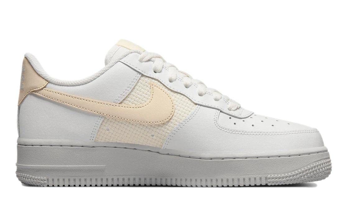 Nike Women's Air Force 1 '07 Shoe, Fossil, 9.5