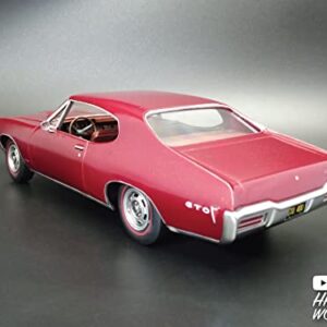 AMT 1968 Pontiac GTO Hardtop Craftsman Plus 1:25 Scale Model Kit