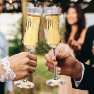 ROXBURGH Wedding Champagne Flutes and Cake knife Server Set, Mr and Mrs Champagne Flutes Glasses for Bride and Groom Cake Cutting set for Wedding Engagement Gifts