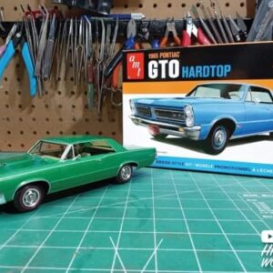 AMT 1965 Pontiac GTO Hardtop Craftsman Plus 1:25 Scale Model Kit