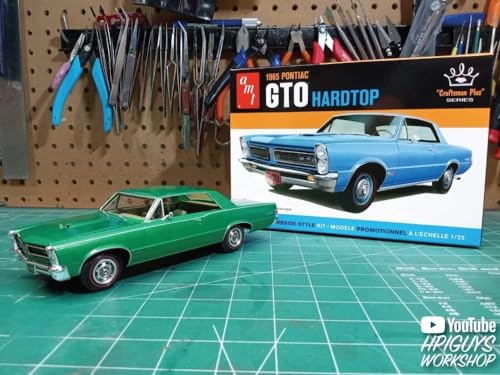 AMT 1965 Pontiac GTO Hardtop Craftsman Plus 1:25 Scale Model Kit