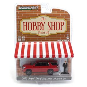 greenlight 97140-f the hobby shop series 14-2022 chevy tahoe lt texas edition with man in suit 1:64 scale diecast