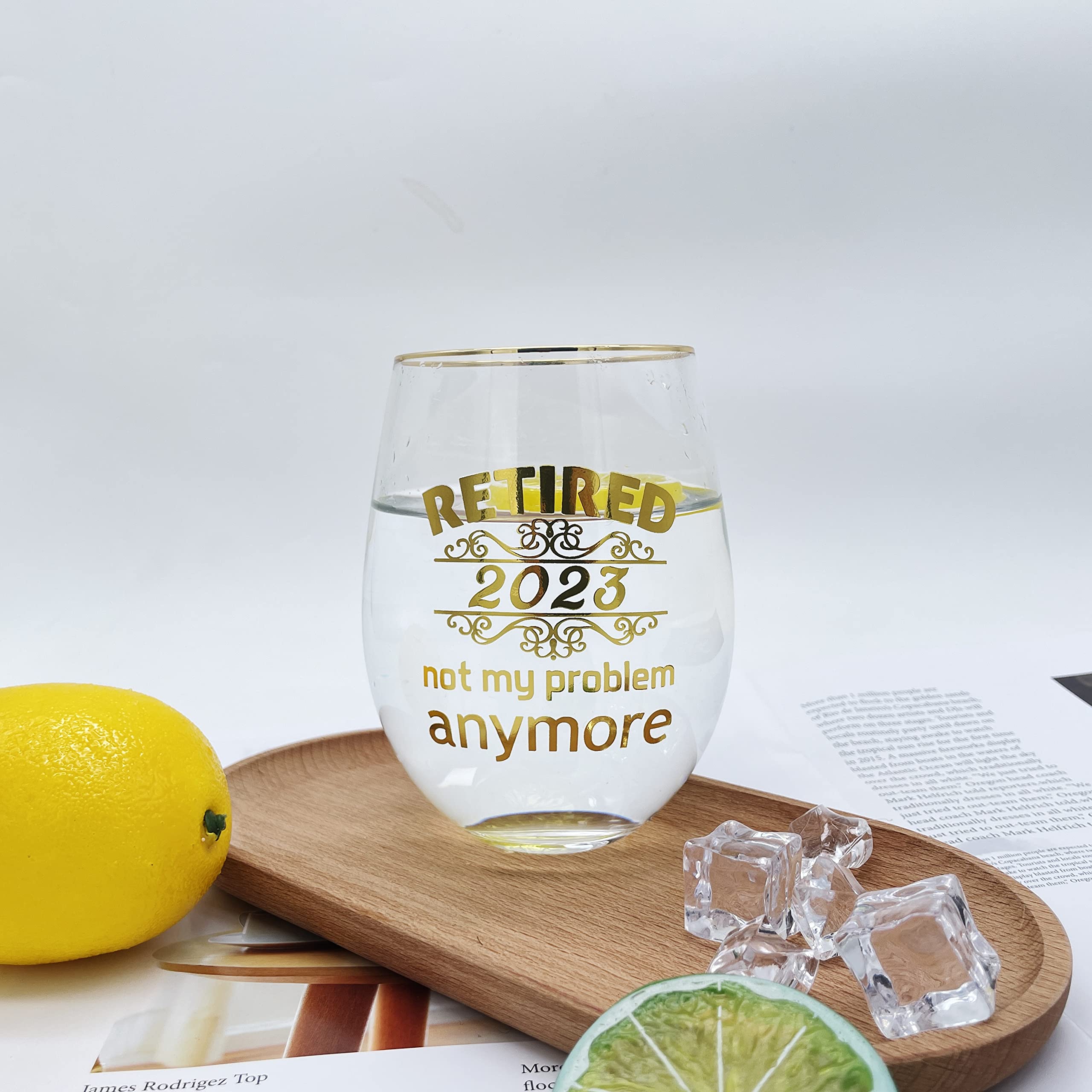 Retired 2023 Not My Problem Anymore-Retirement Gift for Women Men-15OZ Wine Tumblers Glass Cup-Commemorative Gift for Mom,Dad,Grandma,Grandfa,Boss,Co-worker,Friends,Father,Brother-Gold Printed Glass.