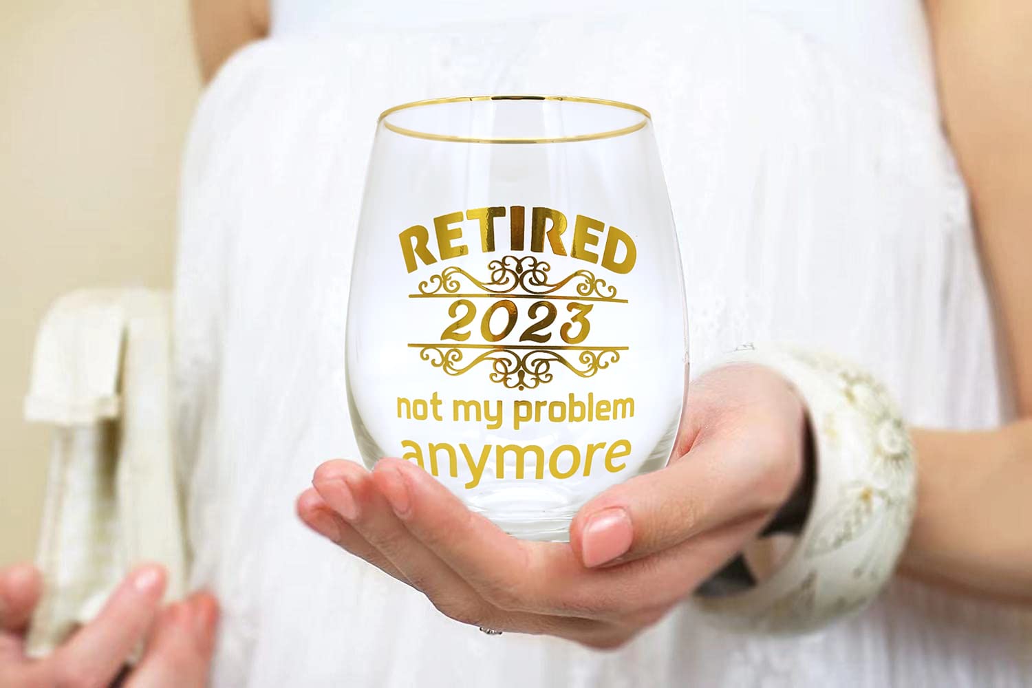 Retired 2023 Not My Problem Anymore-Retirement Gift for Women Men-15OZ Wine Tumblers Glass Cup-Commemorative Gift for Mom,Dad,Grandma,Grandfa,Boss,Co-worker,Friends,Father,Brother-Gold Printed Glass.