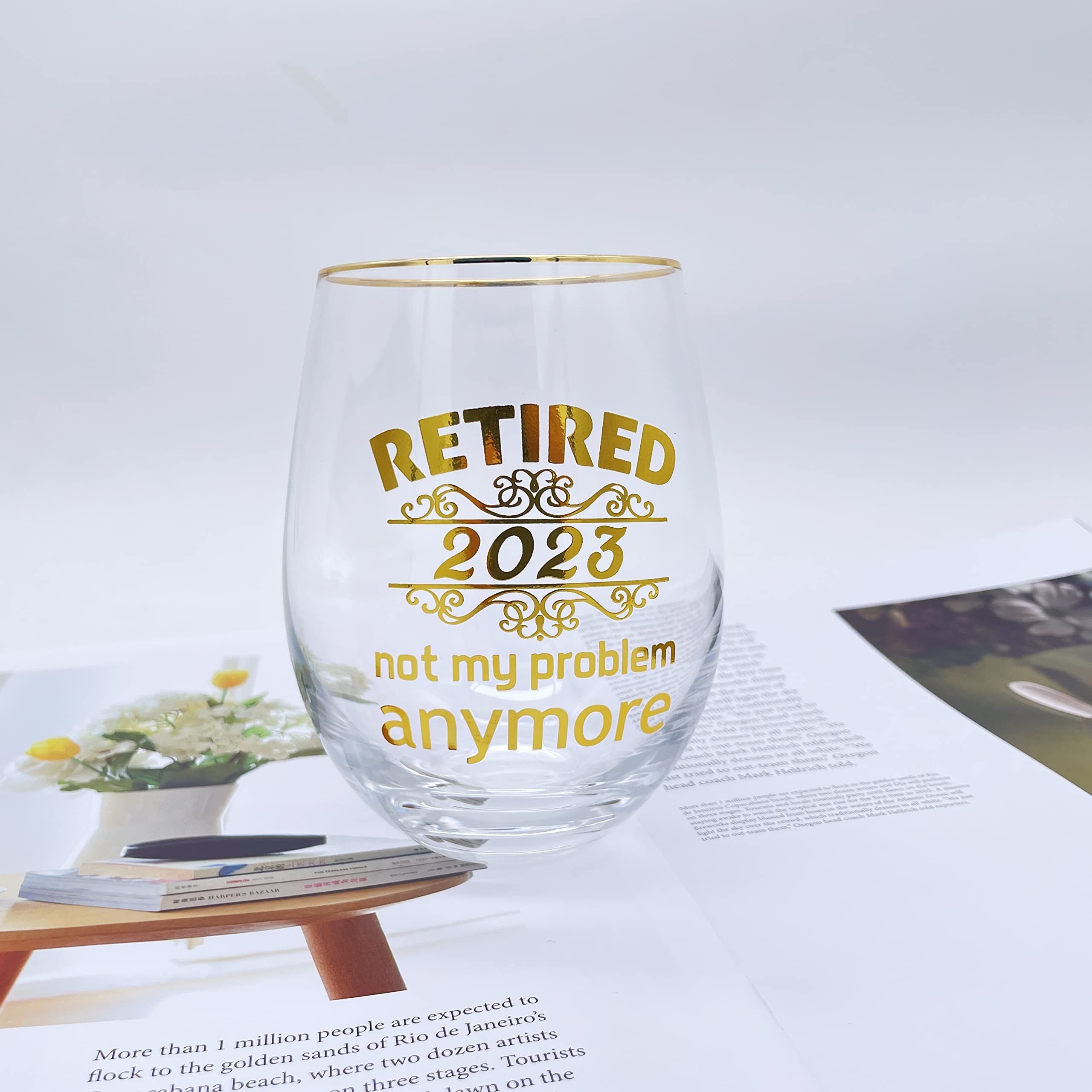 Retired 2023 Not My Problem Anymore-Retirement Gift for Women Men-15OZ Wine Tumblers Glass Cup-Commemorative Gift for Mom,Dad,Grandma,Grandfa,Boss,Co-worker,Friends,Father,Brother-Gold Printed Glass.