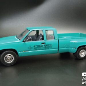 AMT 1996 Chevrolet C-3500 Dually Pickup Easy Build New Tooling 1:25 Scale Model Kit