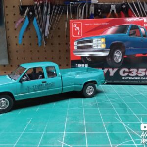 AMT 1996 Chevrolet C-3500 Dually Pickup Easy Build New Tooling 1:25 Scale Model Kit