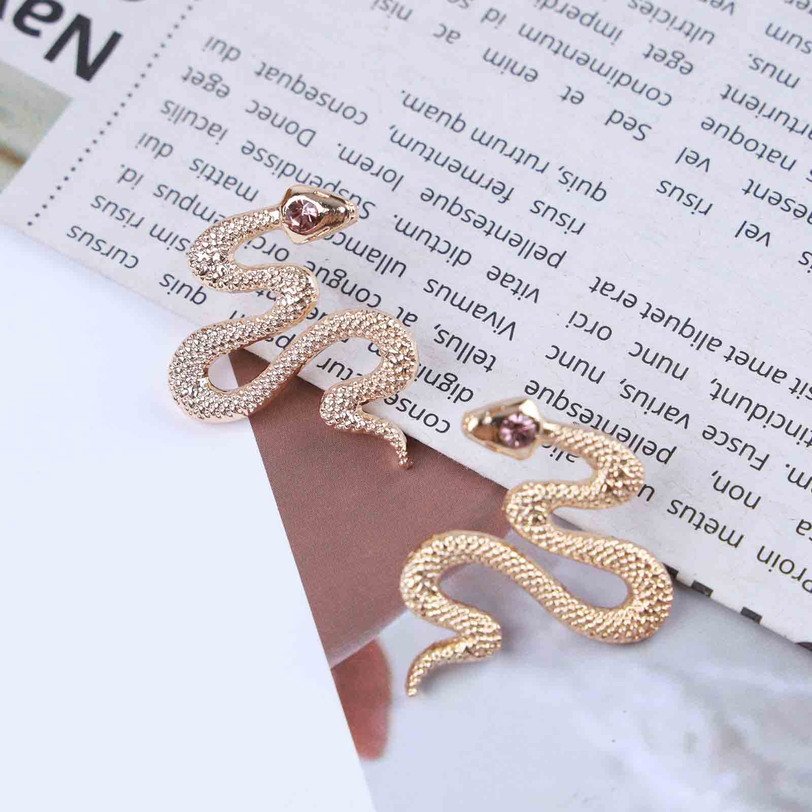 Yheakne Vintage Snake Stud Earrings Gold Snake Drop Earrings Gothic Serpent Earrings Punk Viper Cobra Earrings Jewelry for Women and Girls