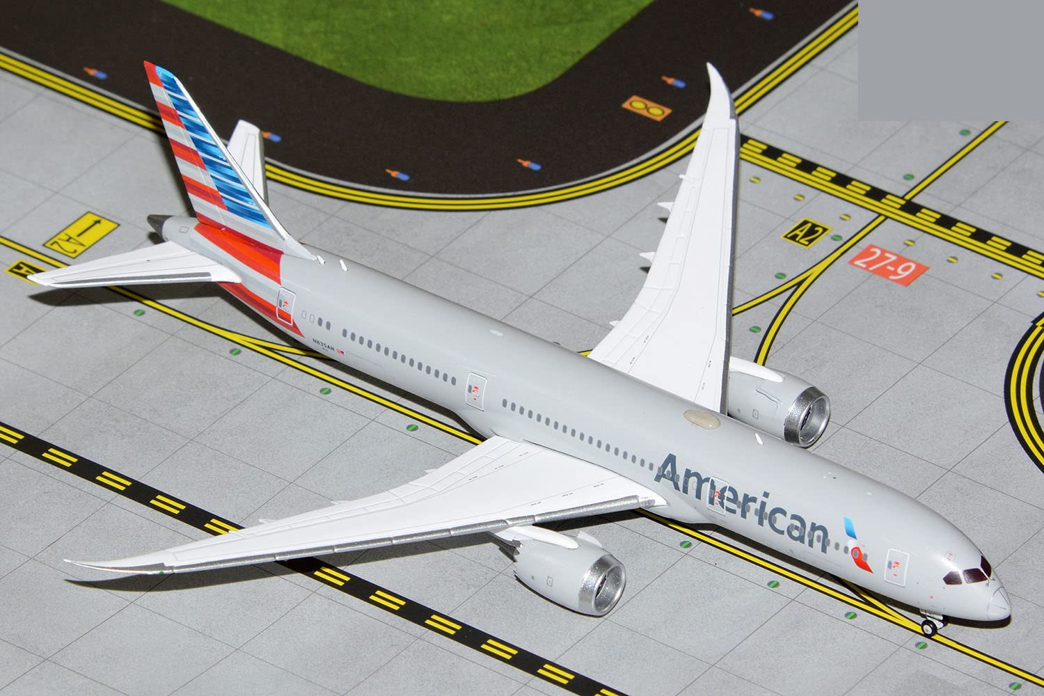 GeminiJets GJAAL2088 American Boeing 787-9 Dreamliner N835AN; Scale 1:400