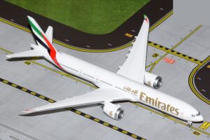 geminijets gjuae2160 emirates boeing 777-9x a6-eza; scale 1:400 white