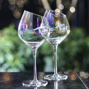 luxrify enhance your wine experience iridescent wine glasses - premium quality, unique design at rim, long stemware, hand-blown & perfect for wine lovers, colored stemware (set of 4)