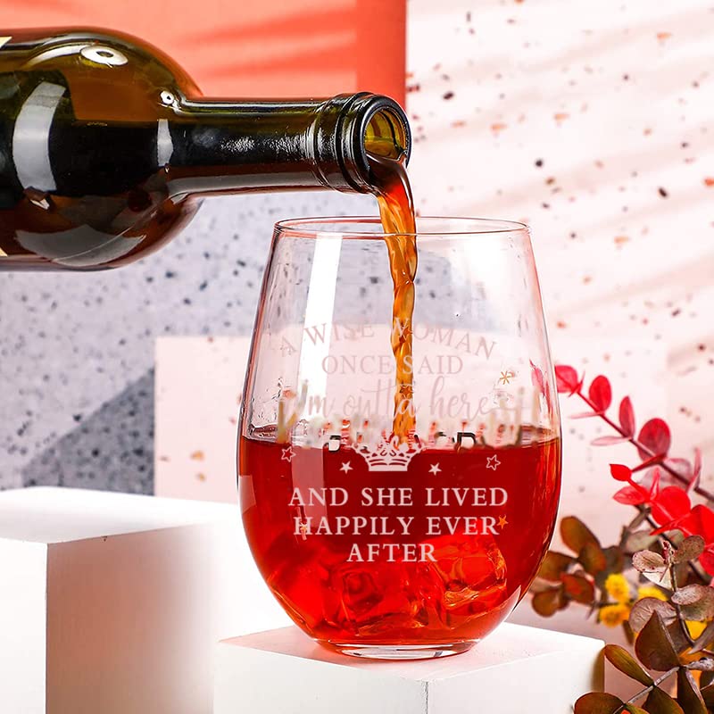 JUWNMANT Retirement Gifts for Women, A WISE WOMAN ONCE SAID I'm Outta here AND SHE LIVED HAPPILY EVER AFTER Stemless Wine Glasses, Funny Resignation Gifts for Colleagues, Funny Wine Glasses for Women