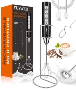 yuswko rechargeable milk frother for coffee with stand, handheld drink mixer with 3 heads 3 speeds electric stirrers for latte, cappuccino, hot chocolate, egg - black