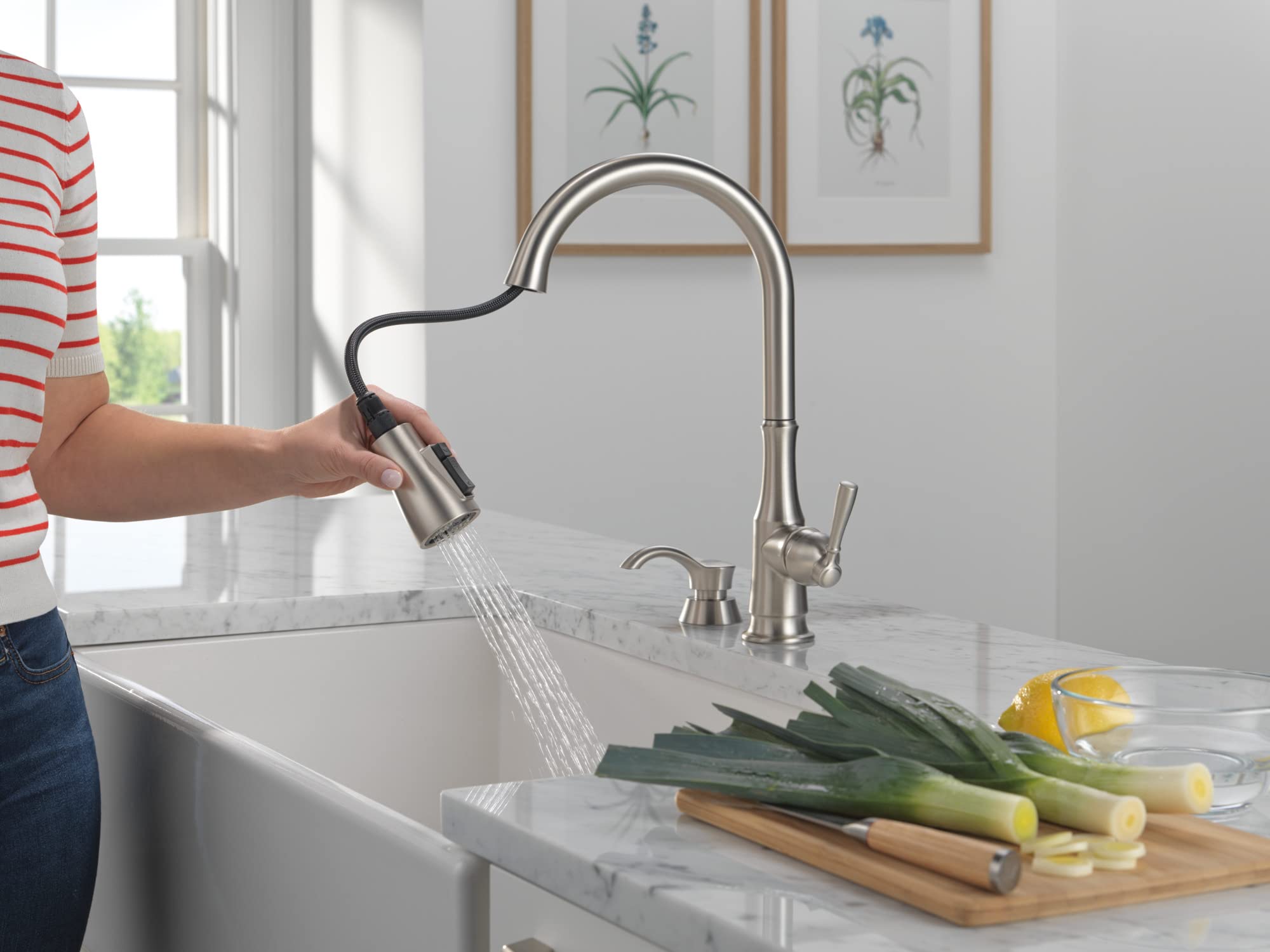 Delta Faucet Capertee Brushed Nickel Kitchen Faucet with Soap Dispenser, Kitchen Faucets with Pull Down Sprayer, Kitchen Sink Faucet with Magnetic Docking Spray Head, Spotshield 19877Z-SPSD-DST