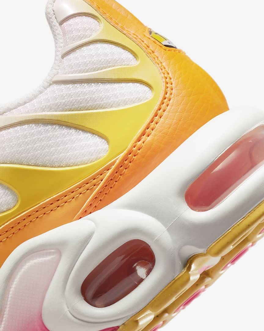 Women's Air Max Plus - Size 7 US - Sail/Hyper Pink-Solar Flare