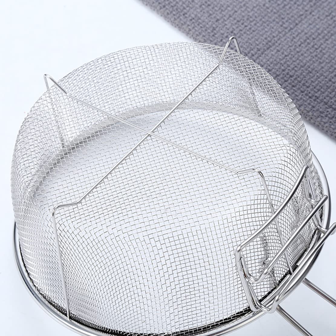 Stainless Steel Deep Fry Basket for Frying Serving Food, Multifunctional Fryer Basket with Detachable Handle Fryer for Pot Mini Fish Fry Fryer Strainer with Long Handle Cooking Tool (9 Inch)