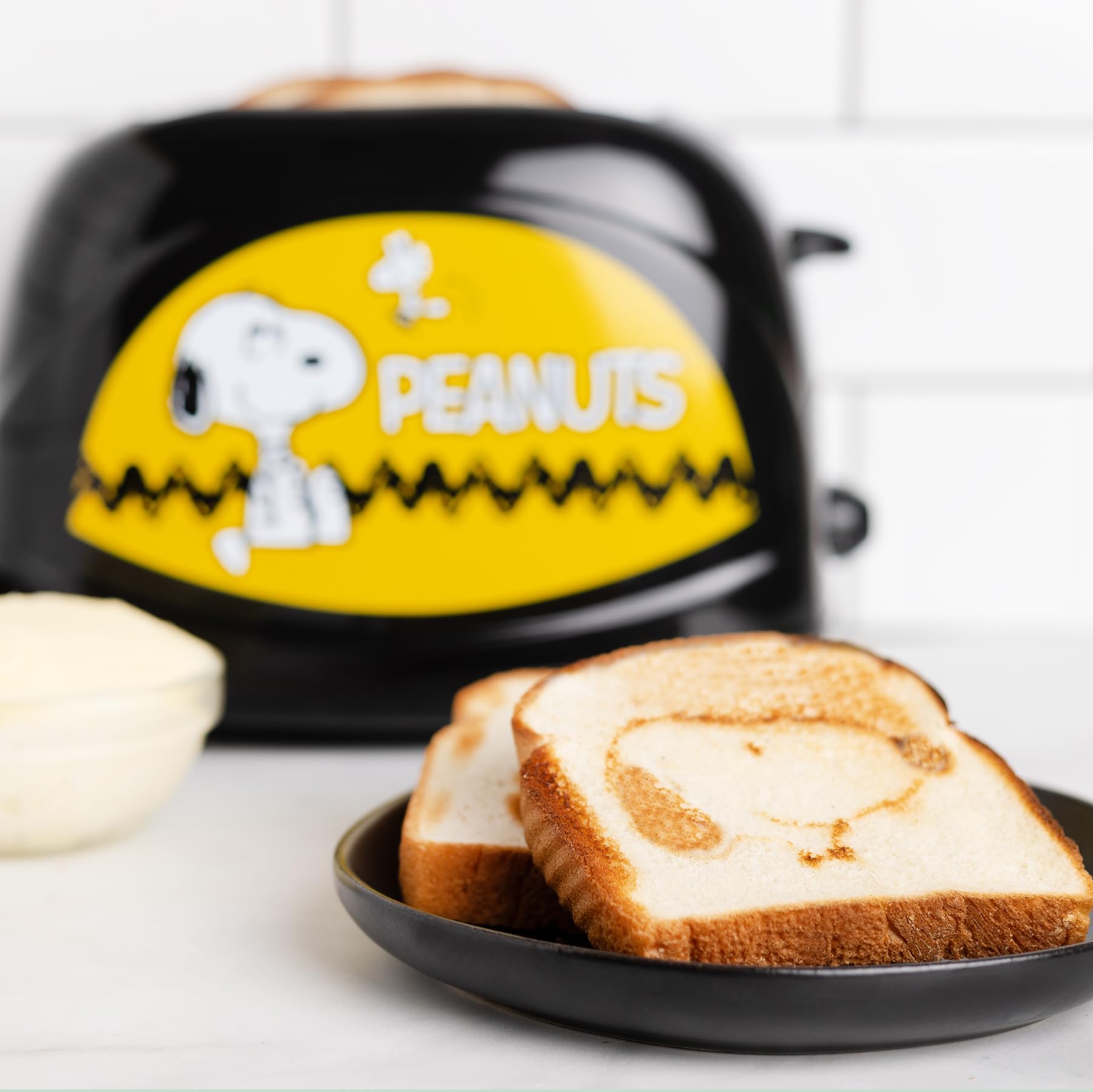 Uncanny Brands Peanuts Snoopy Two-Slice Toaster- Toasts Your Favorite Beagle On Your Toast