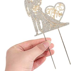 KIPETTO Mr and Mrs Wedding Cake Topper Sparkly Crystal Alloy Rhinestone Bride and Groom Love Heart Couple Cake Topper for Wedding Anniversary Proposal Engagement Party (Type A)