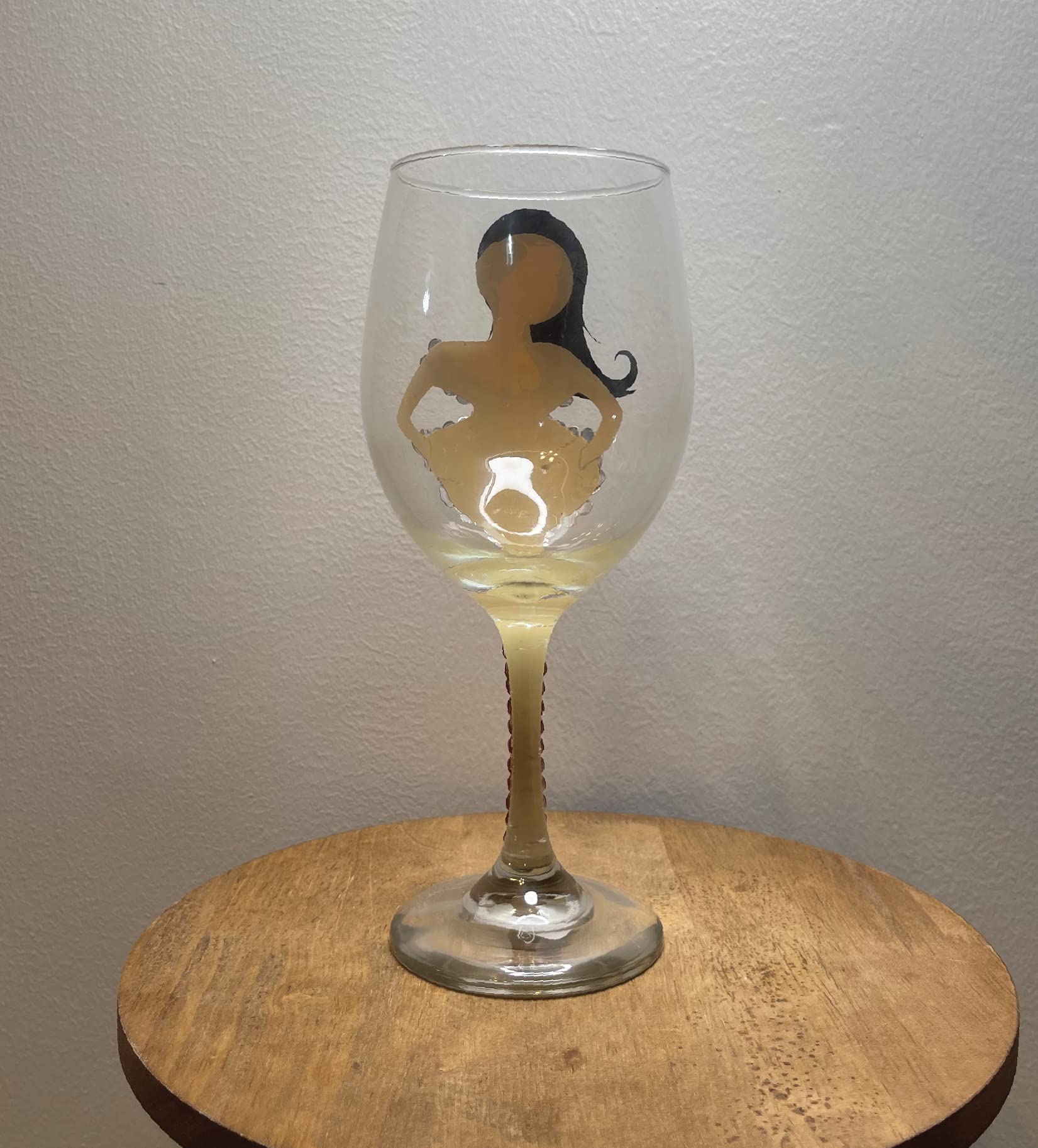 Diva Wine Glass, Long Hair, Large 20oz Decorated Wine Glass, Black, Brown, Woman Drinking Glass, Gift Favours, Gift Favors, Grant Favors, Unique Birthday Gift, Brown Girl on Wine Glass (Red)