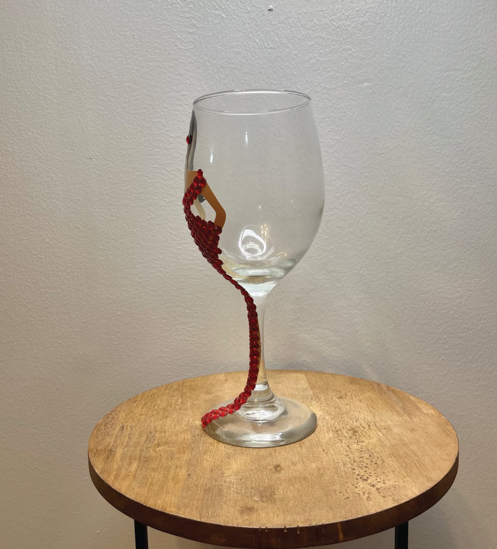 Diva Wine Glass, Long Hair, Large 20oz Decorated Wine Glass, Black, Brown, Woman Drinking Glass, Gift Favours, Gift Favors, Grant Favors, Unique Birthday Gift, Brown Girl on Wine Glass (Red)