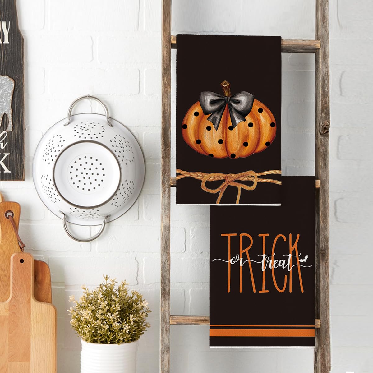 Artoid Mode Trick or Treat Happy Halloween Kitchen Towels Dish Towels, 18x26 Inch Pumpkins Ghost Decoration Hand Towels Set of 4