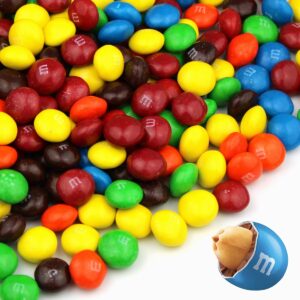 M&M Peanut Chocolate Candies, Sweet Milk Chocolate and Peanuts Bites Encased in Vibrant Candy Shell Colors, Delicious Melt in Your Mouth Sweet Snacks for Kids and Adults, Holiday Candy Bulk - 2lb Classic Bag