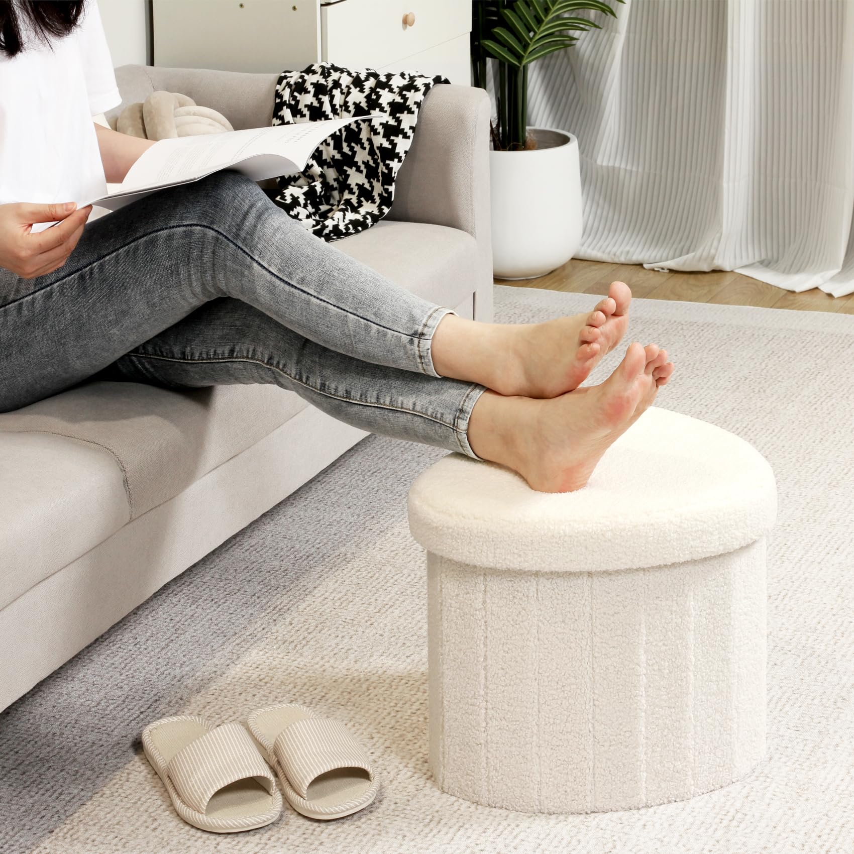 B FSOBEIIALEO Storage Ottoman Cube, Heart Shaped Ottomans with Storage Foot Stool Footrest for Lving Room, Boucle Ottoman Seat for Dorm Room,Faux Teddy Fur, White 15"x15"x15"