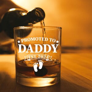 AGMDESIGN Promoted To Daddy 2024 Whiskey Glass, Funny Birthday Gifts for Him, Husband, Dad, Stepdad, Grandfather, New Dads Whiskey Glass Gift, Father's Day, Birthday Gift, Pregnancy Announcement