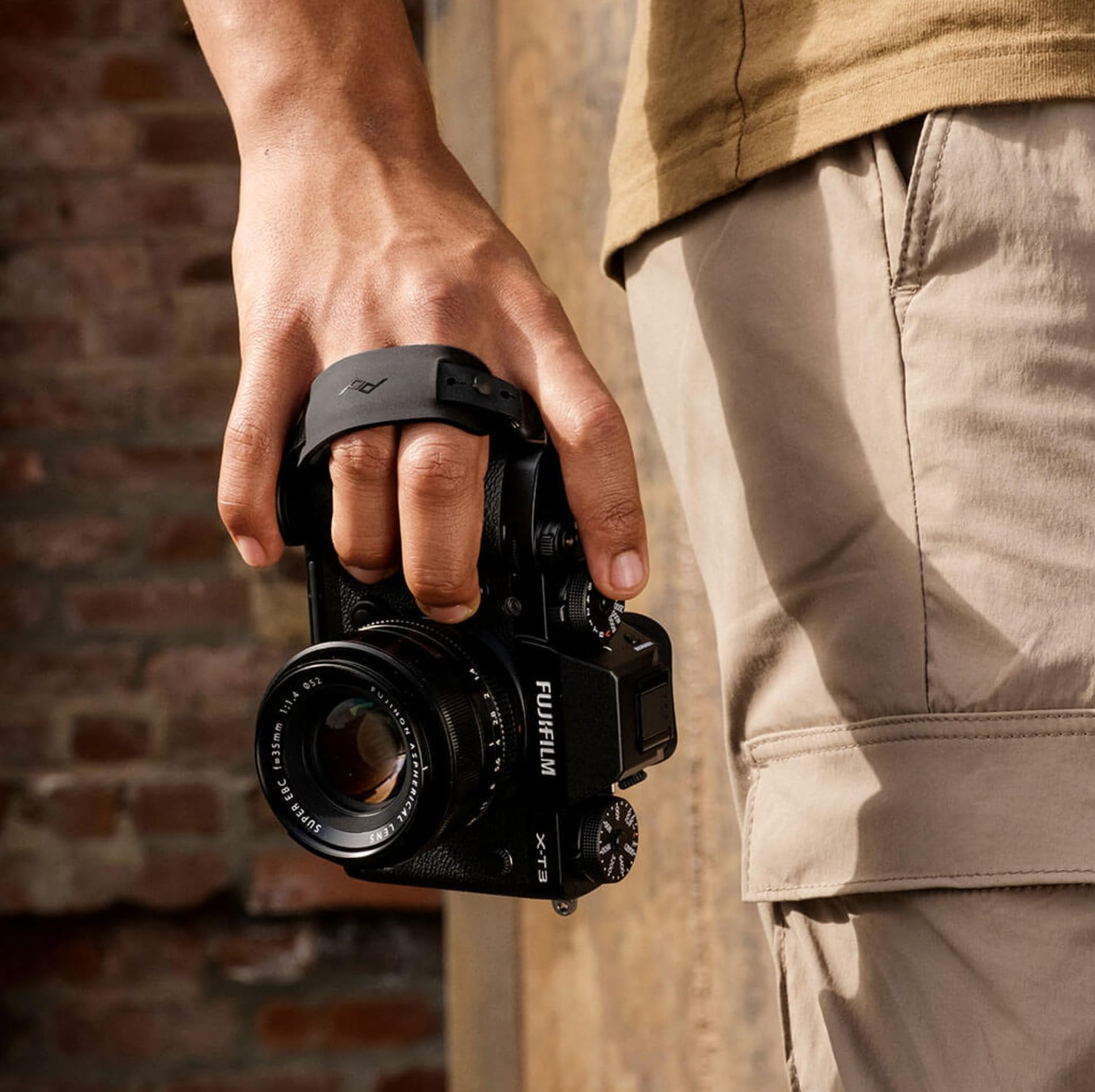 Peak Design Micro Clutch L-Plate mirrorless camera finger strap