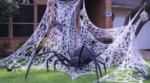 giant spider web halloween decorations outdoor, stretchy 450 sqft spooky spider web, cut-your-own flexible spider webbing for halloween party, haunted house outdoor indoor