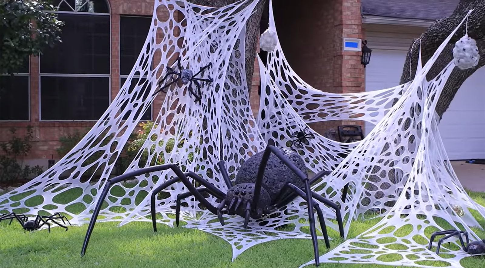 Giant Spider Web Halloween Decorations Outdoor, Stretchy 450 sqft Spooky Spider Web, Cut-Your-Own Flexible Spider Webbing for Halloween Party, Haunted House Outdoor Indoor