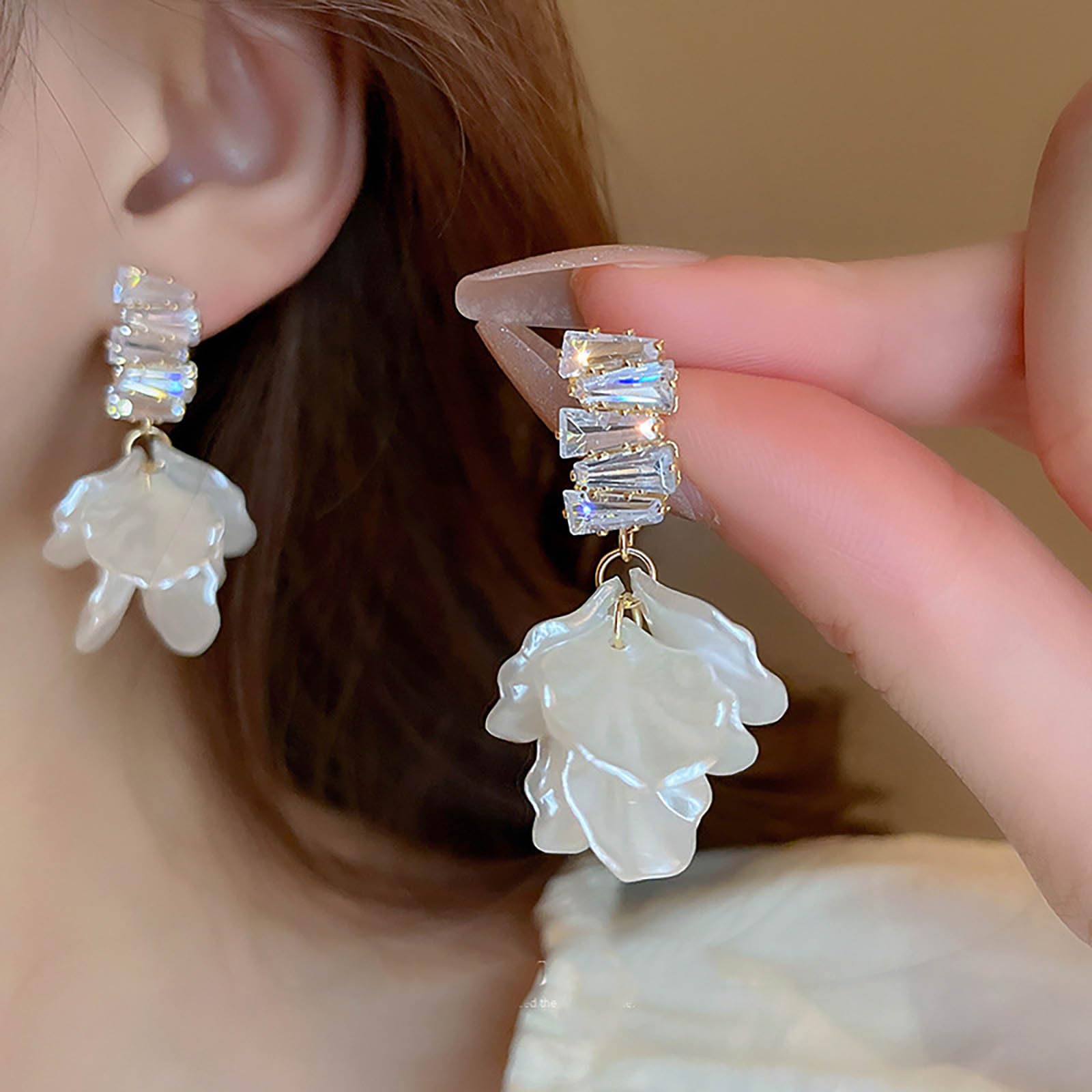 Sttiafay Vintage Crystal Resin Flower Dangle Earrings White Acrylic Flower Earrings Gold Cz Crystal Stud Earrings Weddings Flower Earrings Jewelry for Women and Girls