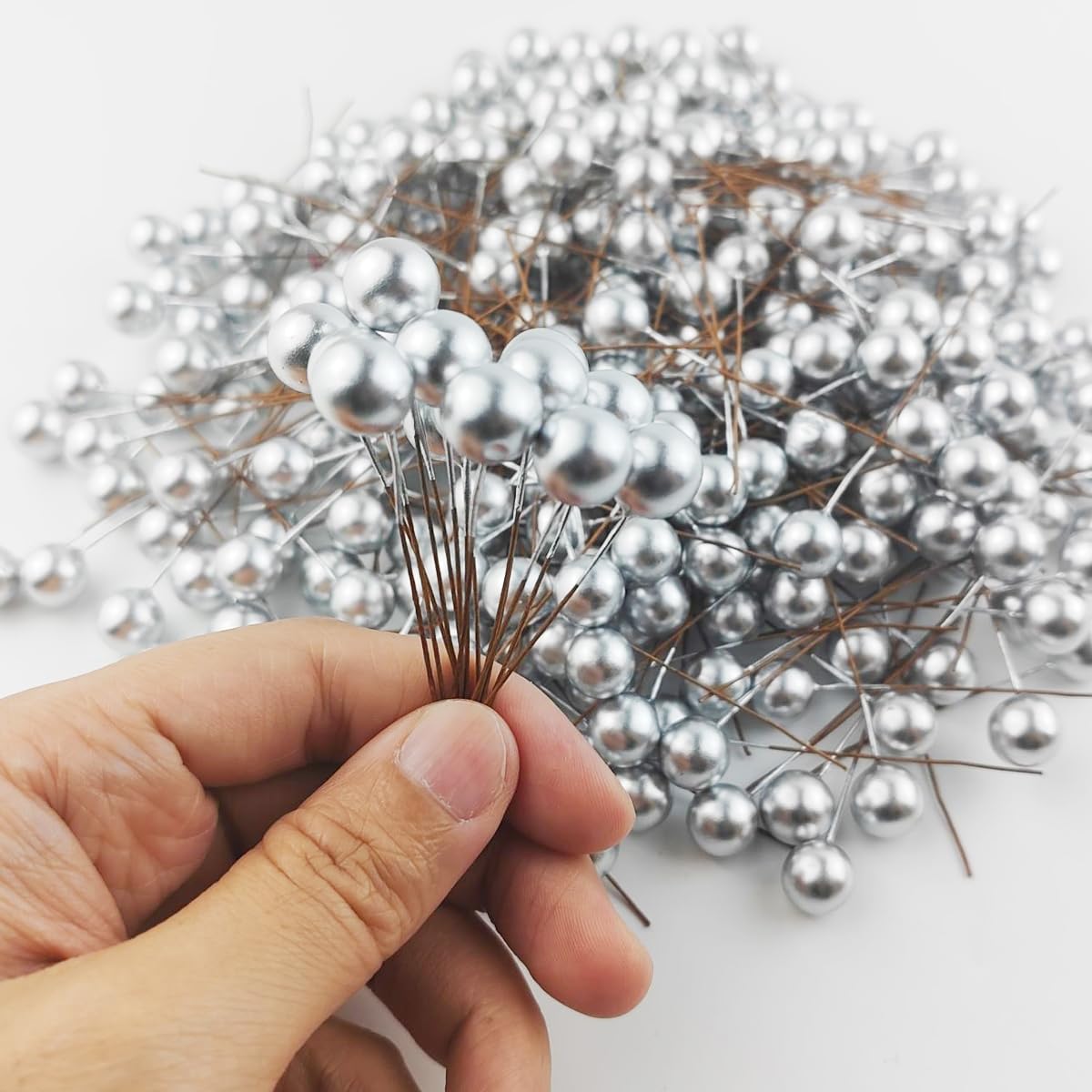 GXXMEI 300PCS Artificial Holly Berries, Mini 10 mm Fake Berries Decor on Wire for Christmas Tree Decorations Flower Wreath DIY Craft Use (Silver)