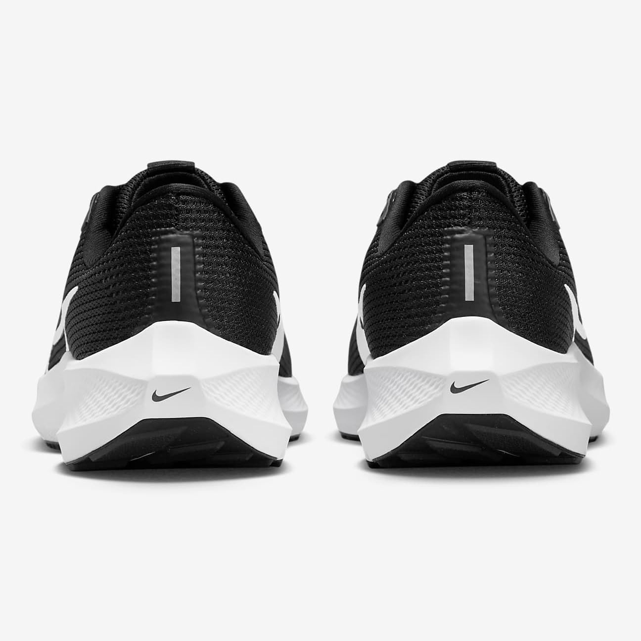 Nike W Pegasus 40 Wide - Size 8 US W - Black/White