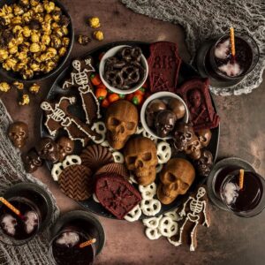 3D Skull Halloween Bakeware, Non-Stick Handmade 6 Grids Haunted Skull Cakelet Pan Creative Chocolate Jelly Fondant Cake Baking Mold Ice Cube Maker for Party Decor Gifts